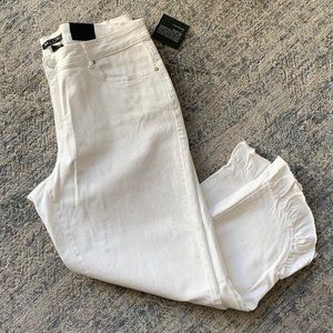 NWT Baccini Plus Size Cropped / Ankle Jeans with Cute Ruffled Hem-White, Sz 16W